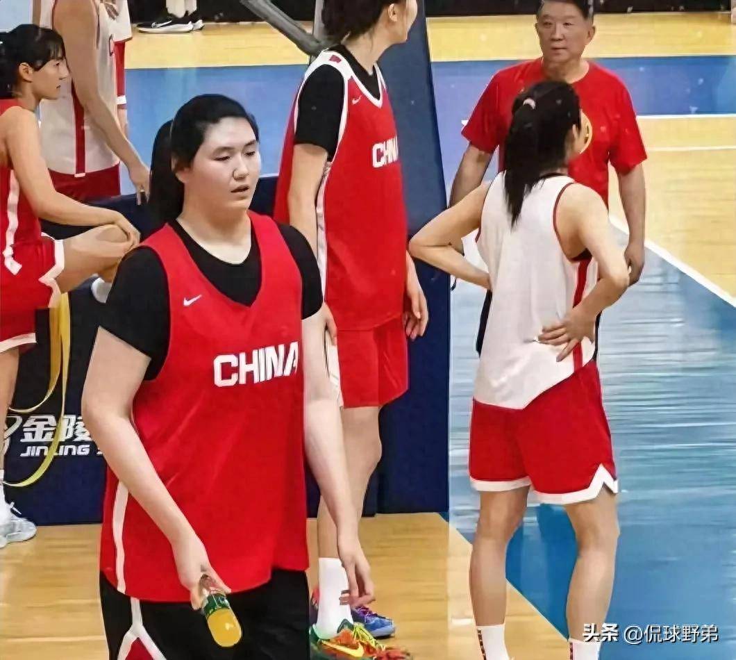 重庆女篮精彩表现，夺得关键胜利！